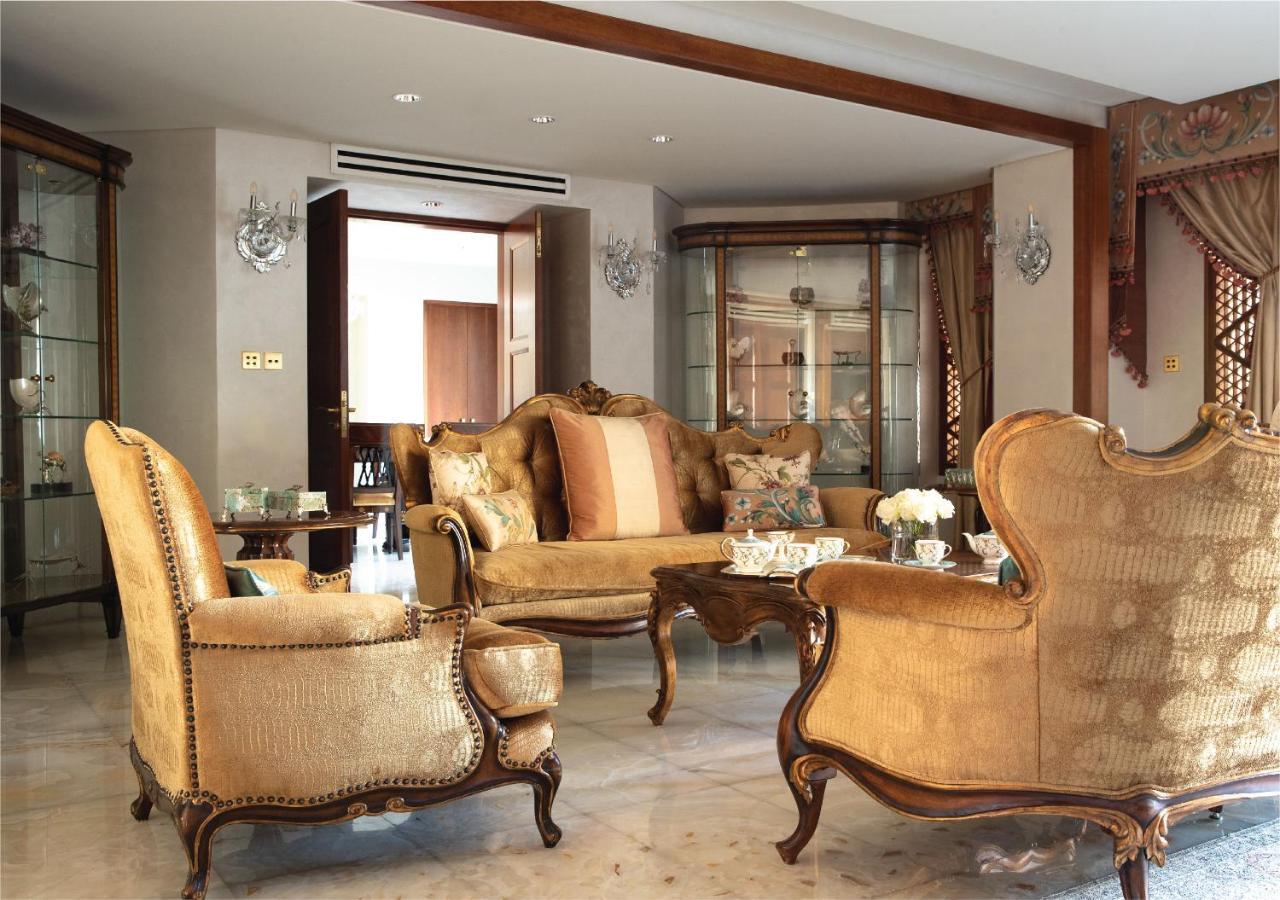朱美拉梅喜拉海滩酒店及Spa科威特 外观 照片 A living room in a luxury home