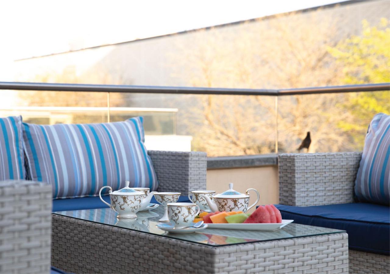 朱美拉梅喜拉海滩酒店及Spa科威特 外观 照片 A balcony at the hotel