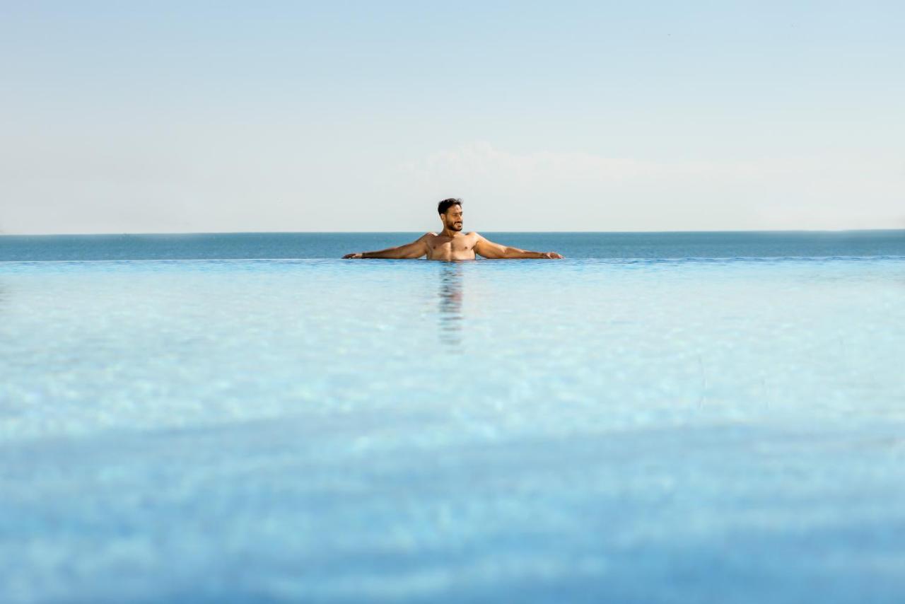 朱美拉梅喜拉海滩酒店及Spa科威特 外观 照片 Infinity pool