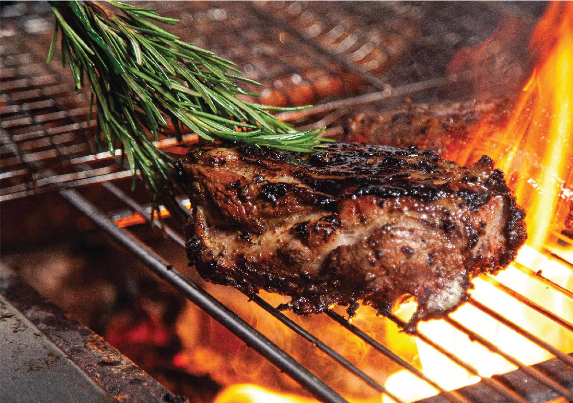 朱美拉梅喜拉海滩酒店及Spa科威特 外观 照片 A steak being grilled