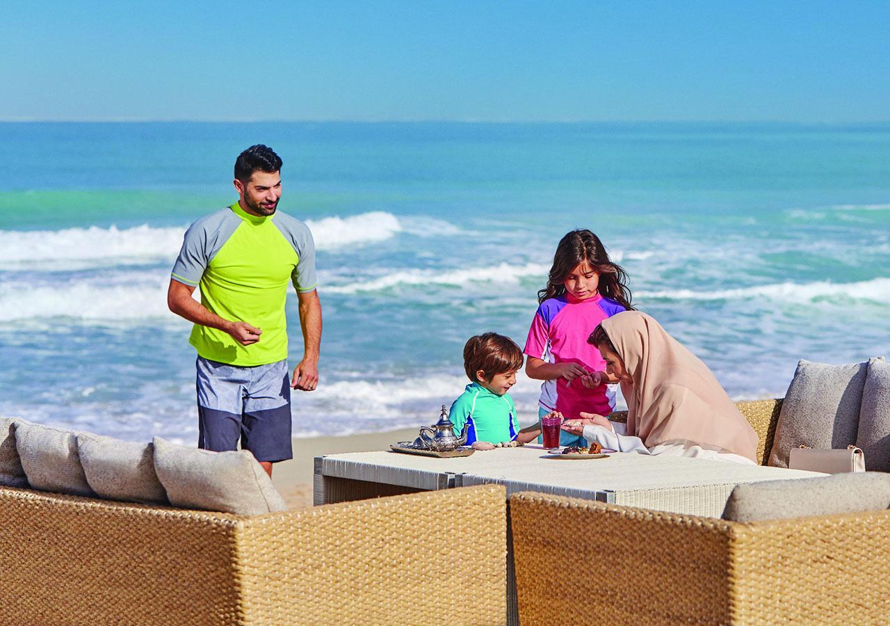 朱美拉梅喜拉海滩酒店及Spa科威特 外观 照片 Family at the beach