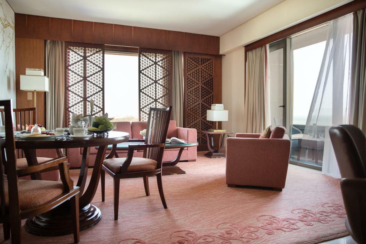 朱美拉梅喜拉海滩酒店及Spa科威特 外观 照片 A suite at the hotel
