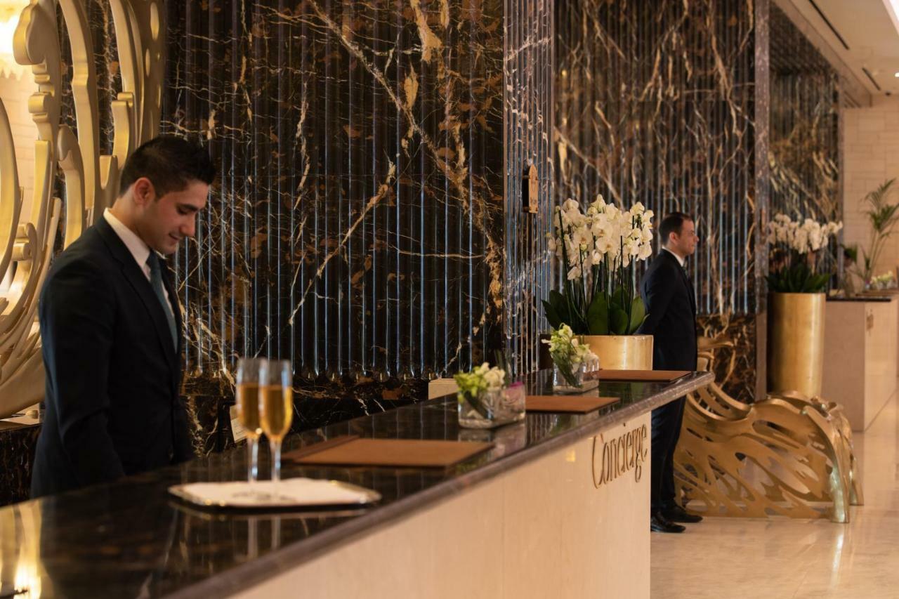 朱美拉梅喜拉海滩酒店及Spa科威特 外观 照片 Concierge at the Four Seasons Hotel, London